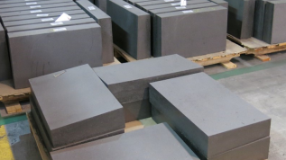 Al2O3-SiC-C based bricks offer excellent oxidation and corrosion resistance while withstanding extremely high thermal shock cycles