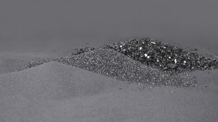 SiC grains and powder hill