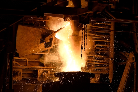 Saint-Gobain delivers a completely custom engineered solution for copper furnace applications. Our refractory design concepts, combined with special cements, minimize slag and refractory inclusions, yielding a cleaner metal.