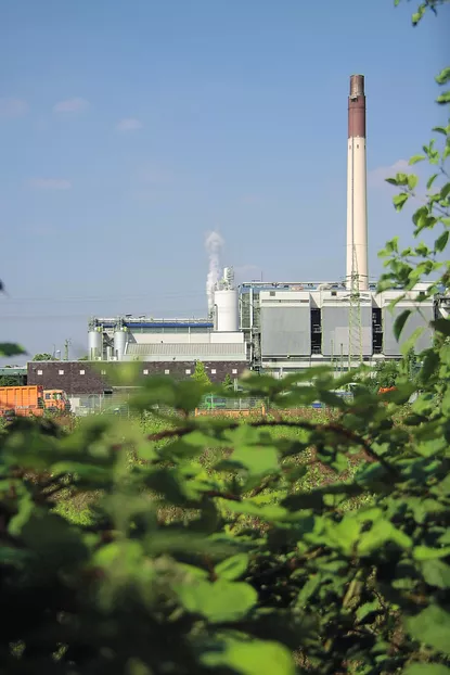 WastetoEnergy-incinerator Saint-Gobain provides outstanding refractory solutions for thermal treatment in the WTE market. Our tube protection systems are unrivaled protecting tube walls even under demanding conditions. Our oxidation resistant & high thermal conductivity materials, based on silicon carbide (SiC), have various formulations to meet your customized thermal and chemical requirements.