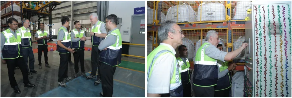 Valu's visit Handshake